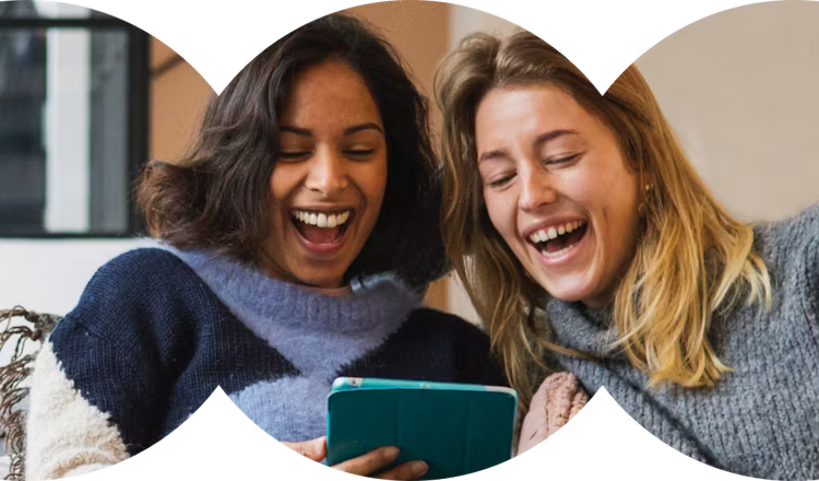 Image of friends streaming with circle gesture treatment